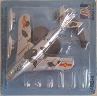 AVION F-86E SABRE y MiG-17 F