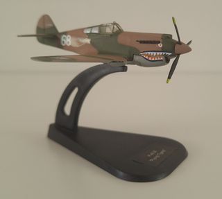 AVION P-40B y MiG-17 F