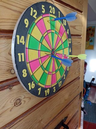 Bersaglio per freccette con tre freccette