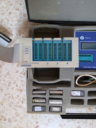 Lector programador EPROMs Sunshine incompleto