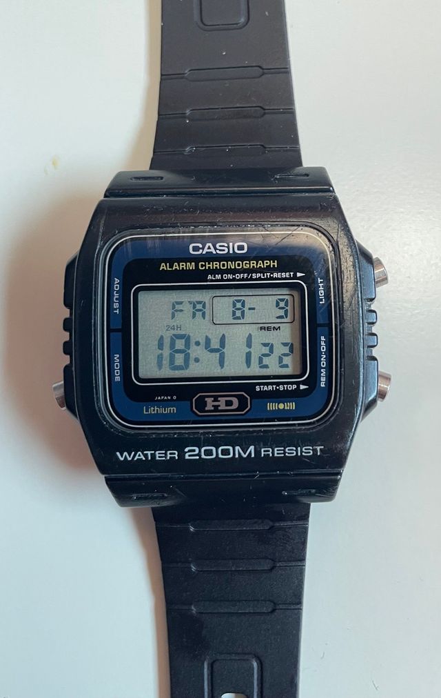 Reloj Casio DW-240