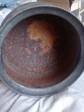 Olla antigua de hierro fundido