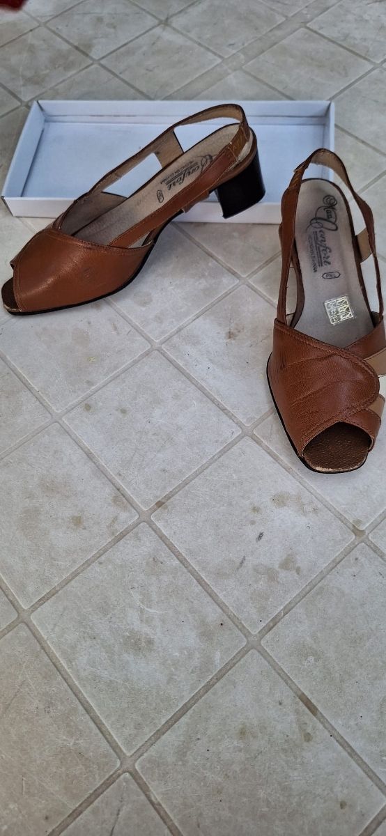 Sandalias piel señora. Muy buen estado