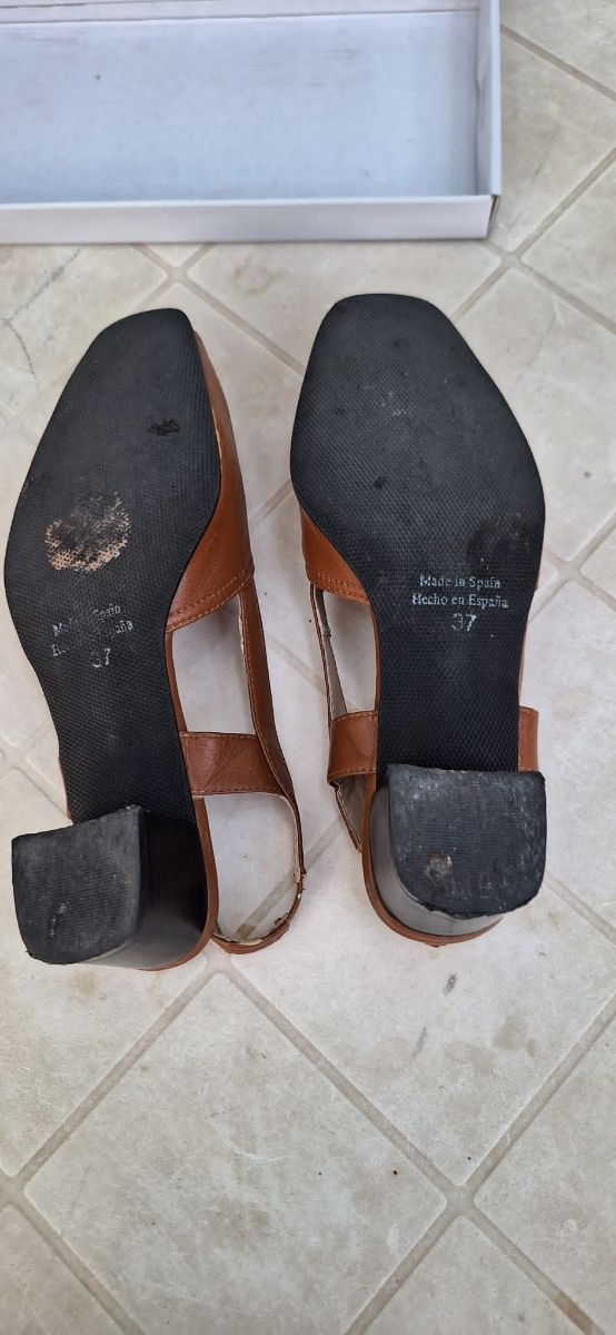 Sandalias piel señora. Muy buen estado