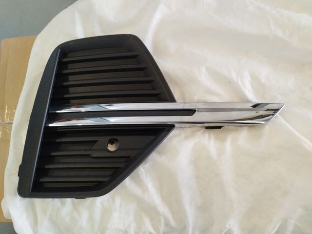 VOLVO XC60B4-TAPA CON CROMADO PARAGOLPES DELANTERO