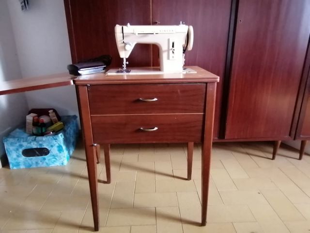 Macchina da cucire singer anni 60
