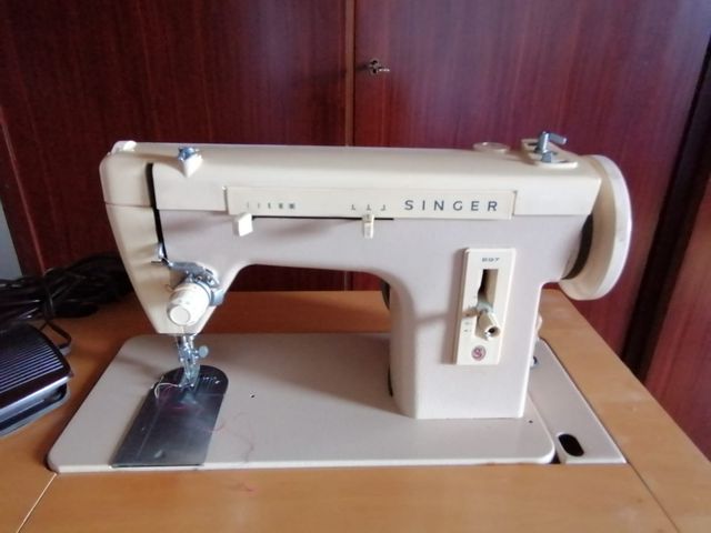 Macchina da cucire singer anni 60