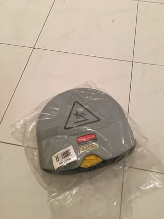Señal suelo mojado plegable
