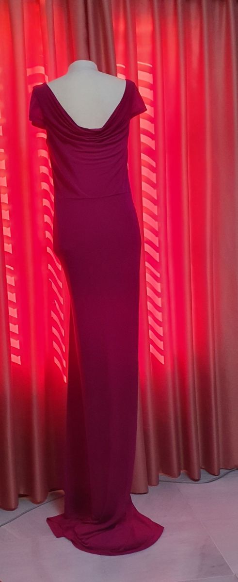 Elegante vestido largo color púrpura