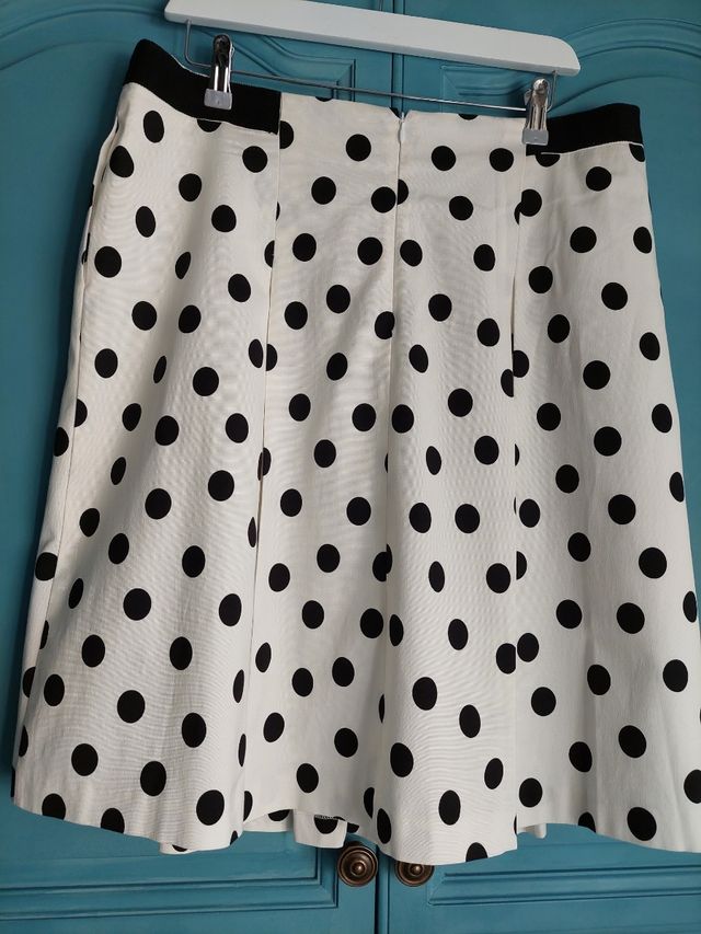 Falda  lunares, Yera