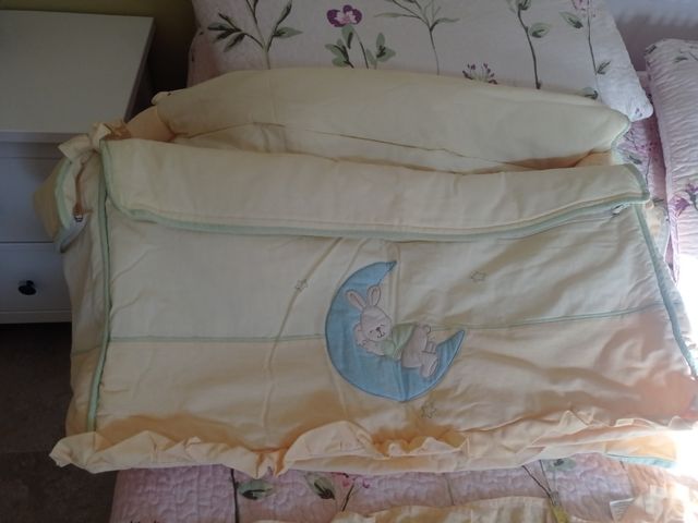 Edredón y funda de cuna