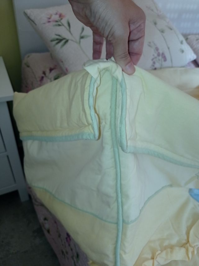 Edredón y funda de cuna