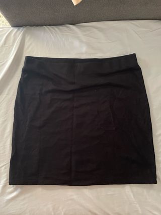 Falda negra tubo