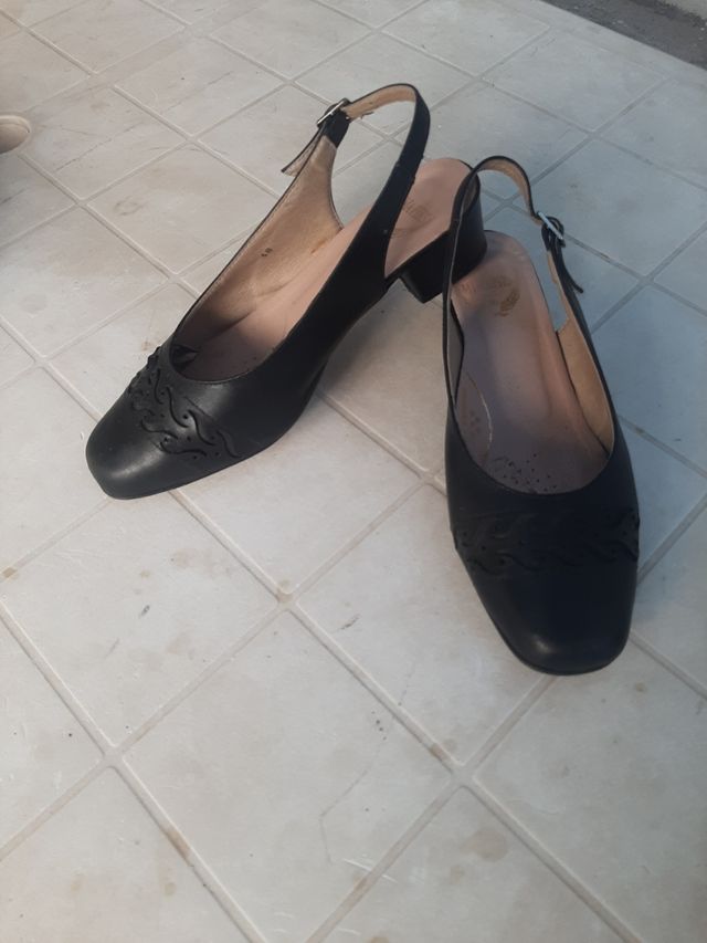 Sandalias piel señora. Muy buen estado