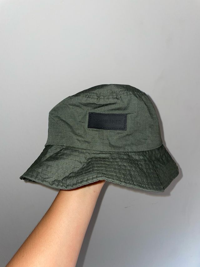 Gorrito tela marca Consigned Asos