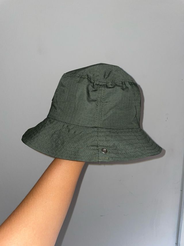 Gorrito tela marca Consigned Asos