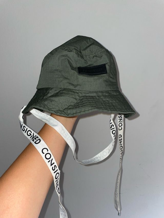 Gorrito tela marca Consigned Asos