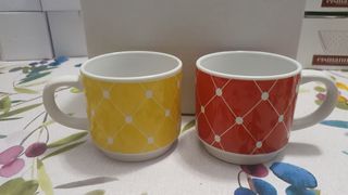 Set tazze 1 rossa e 1 gialla