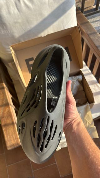 Adidas yeezy foam rnrr carbon 46