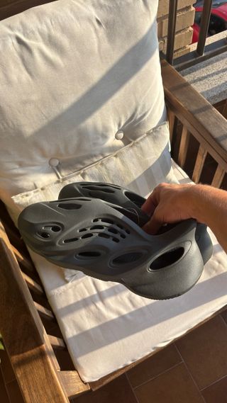 Adidas yeezy foam rnrr carbon 46