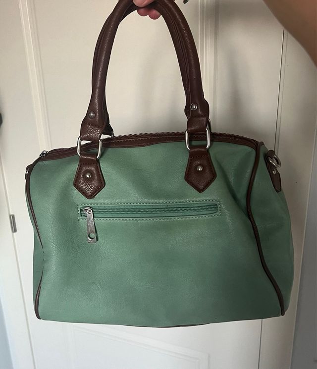 bolso verde y marrón