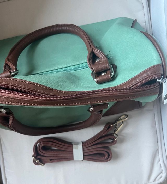 bolso verde y marrón