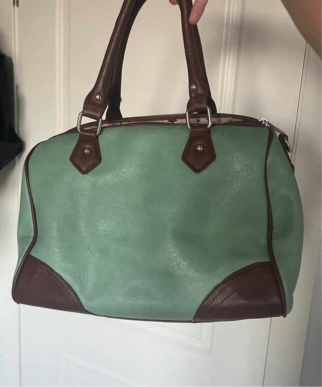 bolso verde y marrón