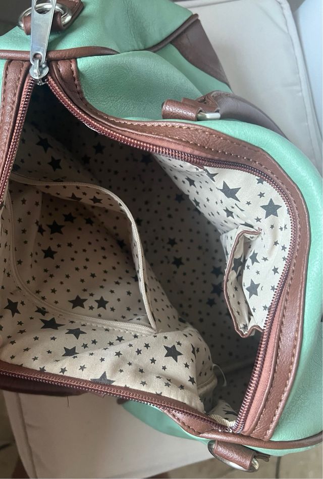 bolso verde y marrón