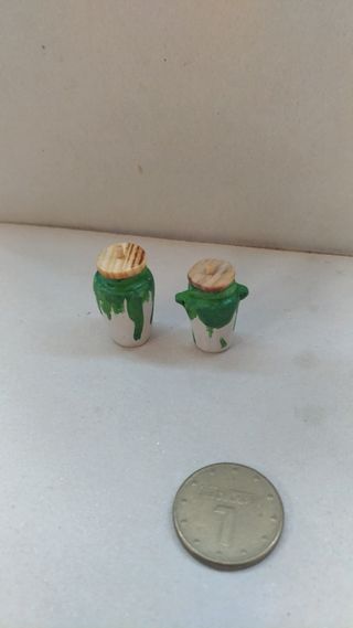 2 orzas en miniatura 