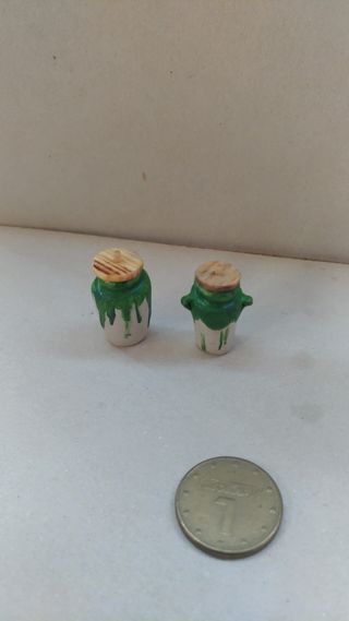 2 orzas en miniatura 