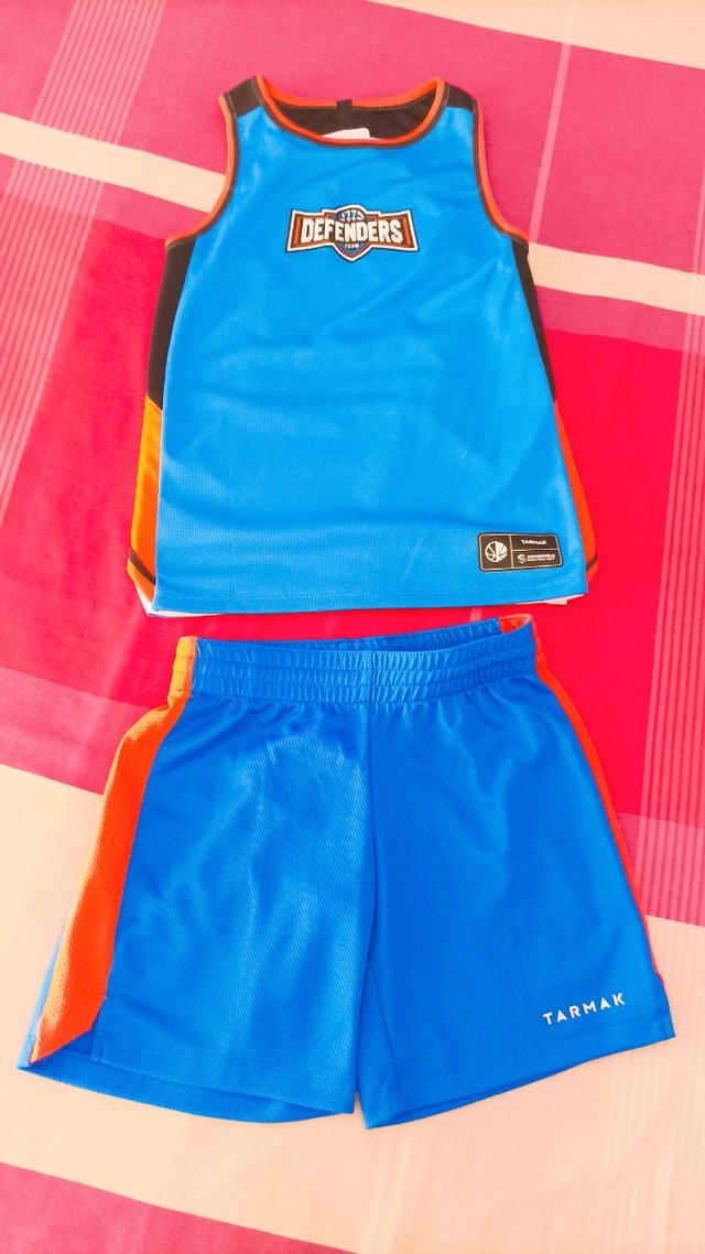 EQUIPACIÓN DE BALONCESTO NIÑO