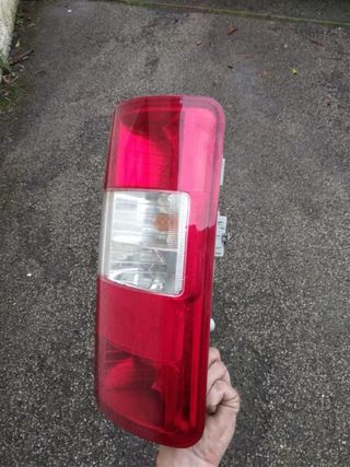 Piloto trasero derecho Ford Transit Connect 2007