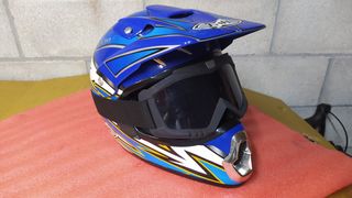 Casco y gafas Junior.