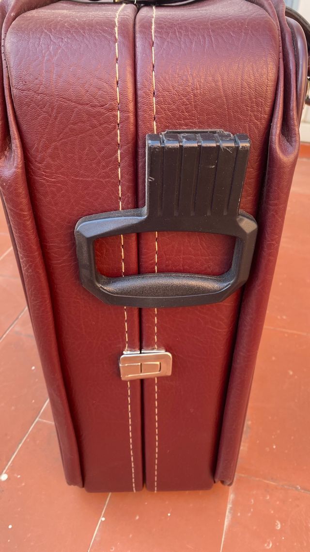 Maleta de piel granate