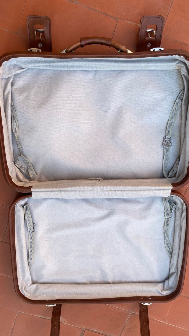 Maleta de piel marrón