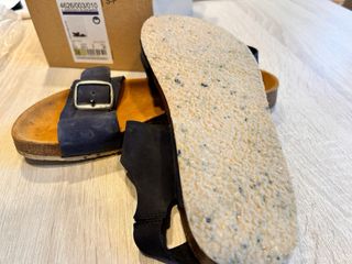 Sandalia hebillas de piel