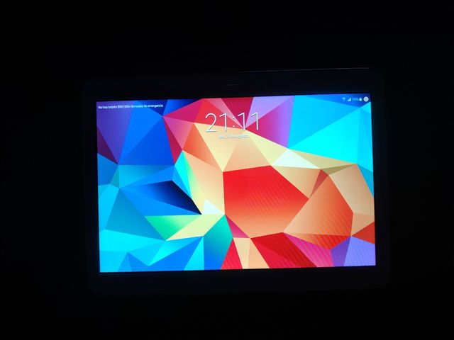 Tablet Samsung, para piezas (FUNCIONA PERFECTA)