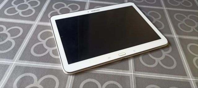 Tablet Samsung, para piezas (FUNCIONA PERFECTA)