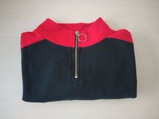 Sudadera con cremallera.