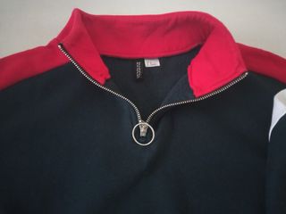 Sudadera con cremallera.