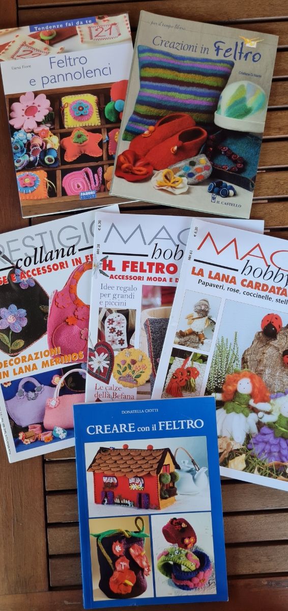 Libri feltro e lana cardata