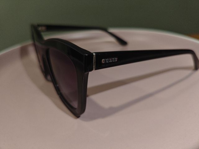 Gafas Guess negras GU7526