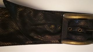 Cinturon marron de serpiente