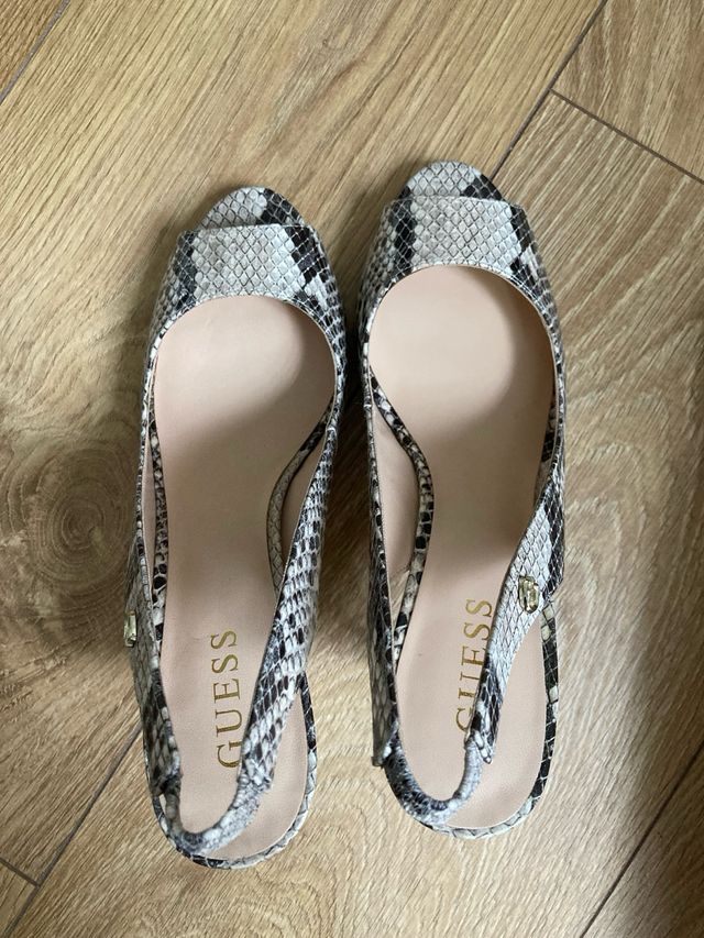 Zapatos Guess