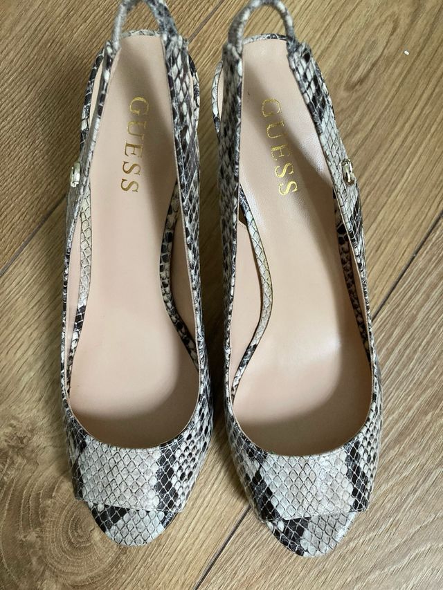 Zapatos Guess