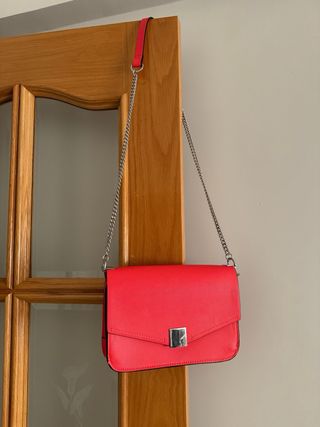 Bolso rojo de zara 