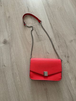 Bolso rojo de zara 