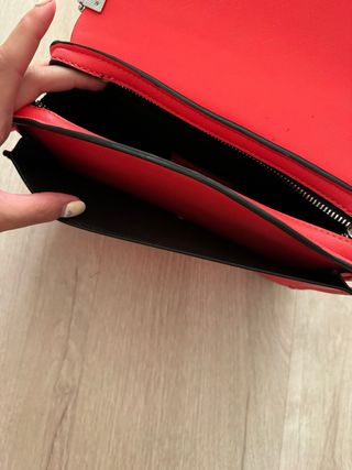 Bolso rojo de zara 