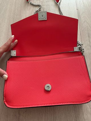 Bolso rojo de zara 