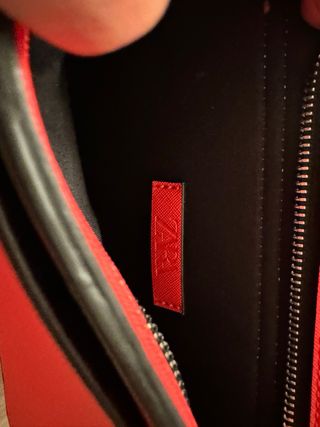 Bolso rojo de zara 